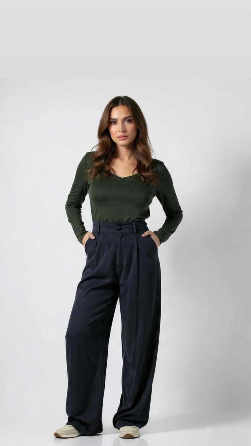 Μπλούζα με V άνοιγμα χακί